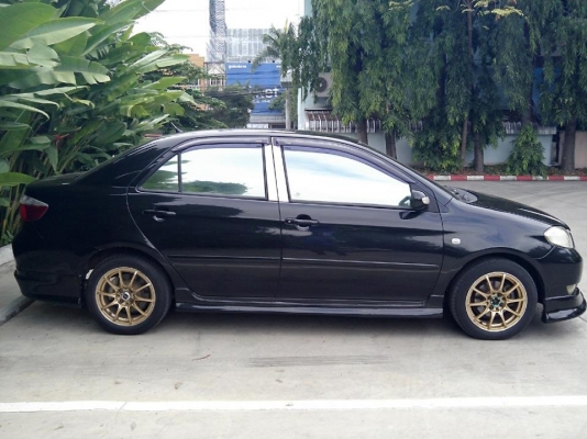 TOYOTA  VIOS-1.5E ปี2004 เกีรย์ธรรมดา ติดแก็สLPGถังโดนัท