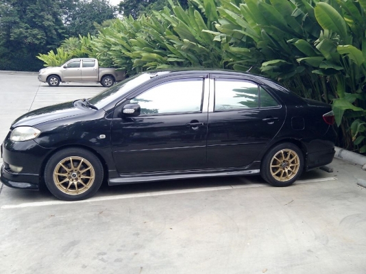 TOYOTA  VIOS-1.5E ปี2004 เกีรย์ธรรมดา ติดแก็สLPGถังโดนัท