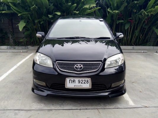 TOYOTA  VIOS-1.5E ปี2004 เกีรย์ธรรมดา ติดแก็สLPGถังโดนัท