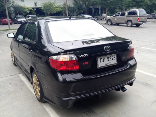 TOYOTA  VIOS-1.5E ปี2004 เกีรย์ธรรมดา ติดแก็สLPGถังโดนัท