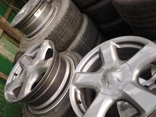 ขายล้อเปล่าisuzu วีครอส เดิม ๆ 17  มีสองชุด สองสี