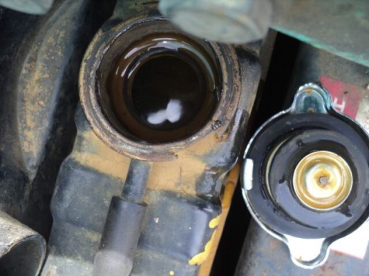 ขายรถขุด-ดัน KOMATSU  PC 40-7   รถเก่านอก แท้.  สภาพดีพร้อมใช้ งาน  รถมีเอกสารแจ้งจำหน่าย