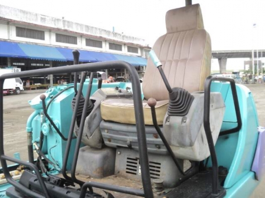 ขายรถขุด-ดัน KOMATSU  PC 40-7   รถเก่านอก แท้.  สภาพดีพร้อมใช้ งาน  รถมีเอกสารแจ้งจำหน่าย