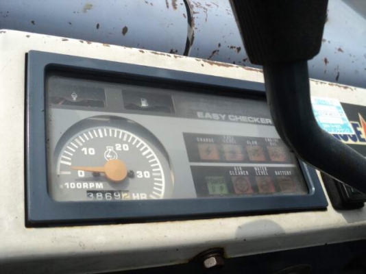 ขายรถขุด-ดัน KOBOTA KX -040. รถเก่านอก (นำเข้า) มีเอกสารแจ้งจำหน่าย เจ้าของขายเอง. สภาพดีพรัอมใช้.   เครื่องดี รถขุดเล็ก39แรงม้า ตีนไก่ สวิงบูม ไปพ์ปิ้ง ใบมีด เครื่องKUBOTA-V1902,4สูบ3869ชม.