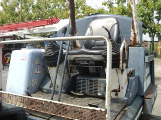 ขายรถขุด-ดัน KOBOTA KX -040. รถเก่านอก (นำเข้า) มีเอกสารแจ้งจำหน่าย เจ้าของขายเอง. สภาพดีพรัอมใช้.   เครื่องดี รถขุดเล็ก39แรงม้า ตีนไก่ สวิงบูม ไปพ์ปิ้ง ใบมีด เครื่องKUBOTA-V1902,4สูบ3869ชม.