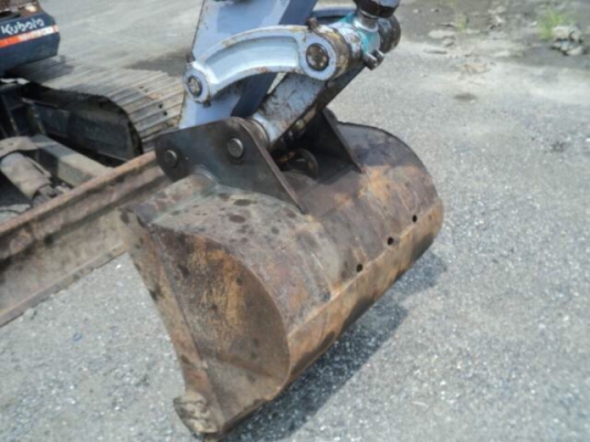 ขายรถขุด-ดัน KOBOTA KX -040. รถเก่านอก (นำเข้า) มีเอกสารแจ้งจำหน่าย เจ้าของขายเอง. สภาพดีพรัอมใช้.   เครื่องดี รถขุดเล็ก39แรงม้า ตีนไก่ สวิงบูม ไปพ์ปิ้ง ใบมีด เครื่องKUBOTA-V1902,4สูบ3869ชม.