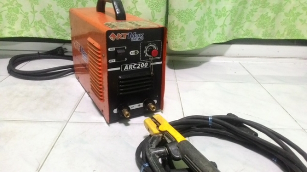 เครื่องเชื่อม อินเวอร์เตอร์ KT maxweld รุ่น200 สภาพดีพร้อมใช้งานครับ