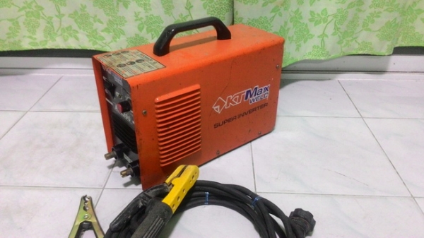 เครื่องเชื่อม อินเวอร์เตอร์ KT maxweld รุ่น200 สภาพดีพร้อมใช้งานครับ