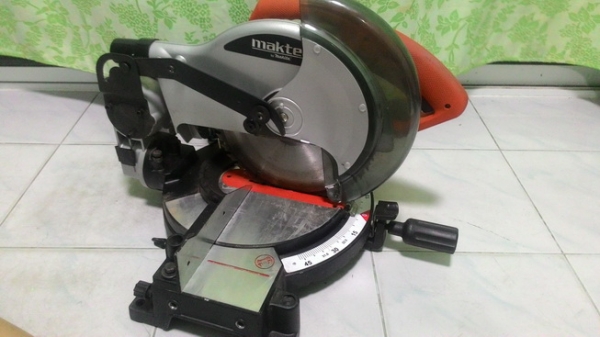 แท่นตัดองศา ขนาด 10นิ้ว ยี่ห้อ maktec mt230 1500w สภาพใหม่มากๆ เกิน 90 เปอร์เซนต์ครับ