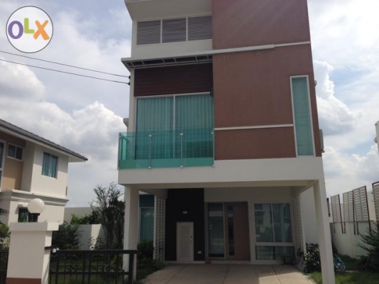 ขายบ้าน หมู่บ้าน โฮมเพลส เดอะพาร์ค ลาดกระบัง 139 ตรม