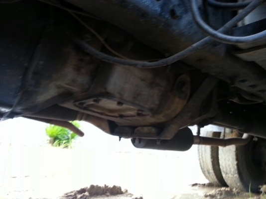 รถฮีโน่ 10 ล้อ  รั้ว  (ไม่ดั้ม )  เปลื่ยนเครื่อง  285  แรงม้า. ปี 35  สนใจติดต่อ  081 - 6079515