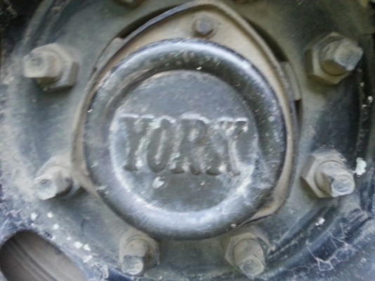 รถฮีโน่ 10 ล้อ  รั้ว  (ไม่ดั้ม )  เปลื่ยนเครื่อง  285  แรงม้า. ปี 35  สนใจติดต่อ  081 - 6079515