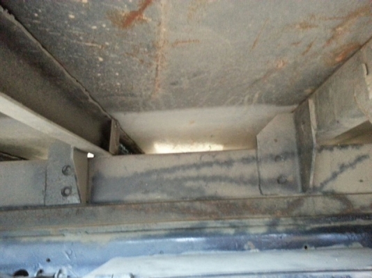 รถฮีโน่ 10 ล้อ  รั้ว  (ไม่ดั้ม )  เปลื่ยนเครื่อง  285  แรงม้า. ปี 35  สนใจติดต่อ  081 - 6079515