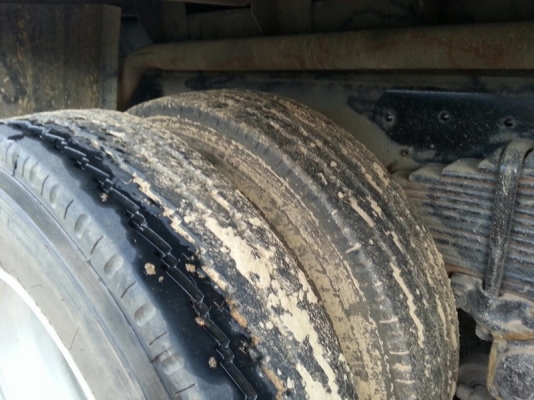 รถฮีโน่ 10 ล้อ  รั้ว  (ไม่ดั้ม )  เปลื่ยนเครื่อง  285  แรงม้า. ปี 35  สนใจติดต่อ  081 - 6079515