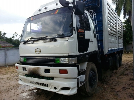 รถฮีโน่ 10 ล้อ  รั้ว  (ไม่ดั้ม )  เปลื่ยนเครื่อง  285  แรงม้า. ปี 35  สนใจติดต่อ  081 - 6079515