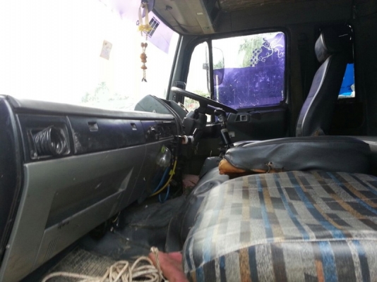 รถฮีโน่ 10 ล้อ  รั้ว  (ไม่ดั้ม )  เปลื่ยนเครื่อง  285  แรงม้า. ปี 35  สนใจติดต่อ  081 - 6079515