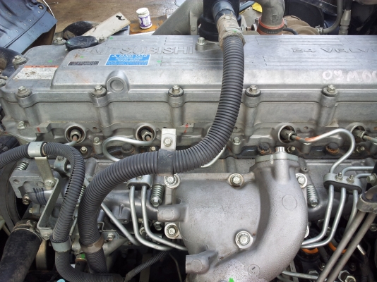 รถบรรทุกน้ำมัน ฟูโซ่ FN2527 270 แรงม้า เกียรอีตั้น ถังขนาด 18,000 ลิตร 8x,xxx กม 1,790,000 บาท รถบรรทุกน้ำมัน ฟูโซ่ FN2527 270 แรงม้า เกียรอีตั้น ถังขนาด 18,000 ลิตร 8x,xxx กม 1,790,000 บาท