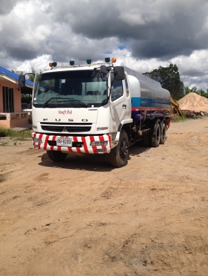 รถบรรทุกน้ำมัน ฟูโซ่ FN2527 270 แรงม้า เกียรอีตั้น ถังขนาด 18,000 ลิตร 8x,xxx กม 1,790,000 บาท รถบรรทุกน้ำมัน ฟูโซ่ FN2527 270 แรงม้า เกียรอีตั้น ถังขนาด 18,000 ลิตร 8x,xxx กม 1,790,000 บาท