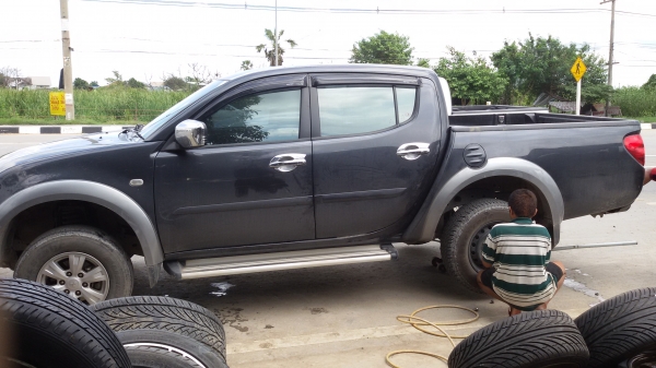 ขายแล้วครับ 265 75 16 ยางใหม่ falken เส้นละ 2900