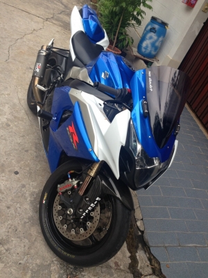 Suzuki GSXR1000 L1 2011 สีดำ และ K9 สีน้ำเงิน