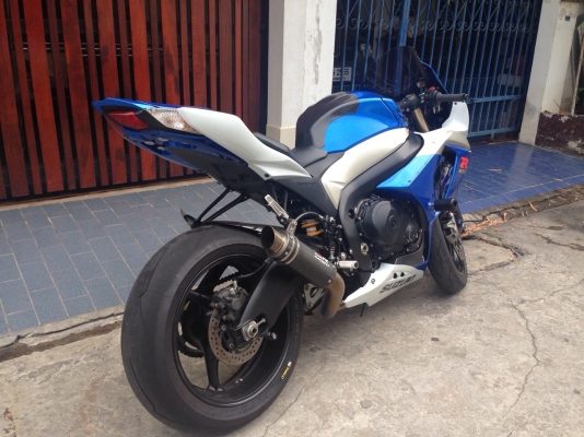 Suzuki GSXR1000 L1 2011 สีดำ และ K9 สีน้ำเงิน