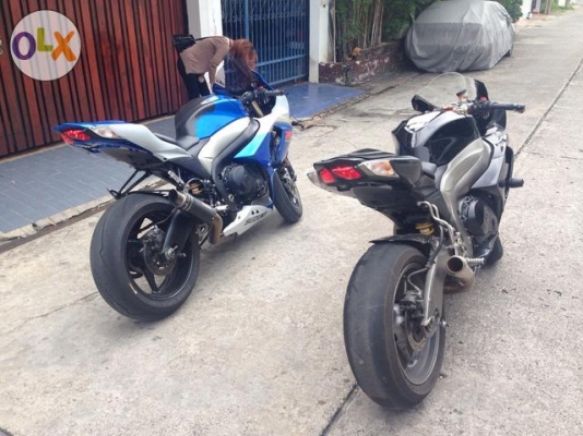 Suzuki GSXR1000 L1 2011 สีดำ และ K9 สีน้ำเงิน