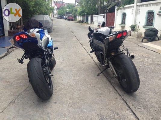 Suzuki GSXR1000 L1 2011 สีดำ และ K9 สีน้ำเงิน