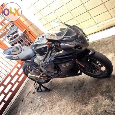 Suzuki GSXR1000 L1 2011 สีดำ และ K9 สีน้ำเงิน