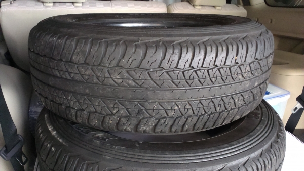 ขายยางdunlop 245-65-17 ดอกหนาๆ ถูกๆเลยครับ