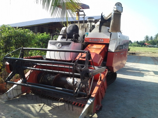 ขายรถเกี่ยวข้าว DC-68G