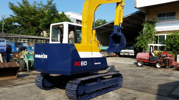 รถขุด KOMATSU รุ่น PC60-6- นำเข้าจากญี่ปุ่น รถขุด KOMATSU รุ่น PC60-6- นำเข้าจากญี่ปุ่น
