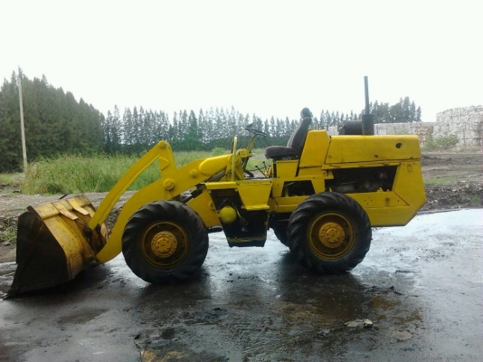 รถตักขนาดกลาง ราคาถูกๆ เครื่องดีเซล