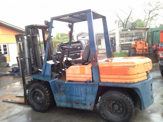 รถยกโตโยต้ารุ่น 5 น้ำหนักยก 3.5 ตัน เสาสูง 3 เมตร เครื่องดีเซล เกียร์ธรรมดา