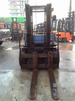 รถยกโตโยต้ารุ่น 5 น้ำหนักยก 3.5 ตัน เสาสูง 3 เมตร เครื่องดีเซล เกียร์ธรรมดา