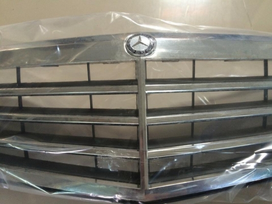 ขายกระจังหน้า BENZ C200 ไม่ได้ใช้งานเลย ถอดที่ศูนย์วันเเรก