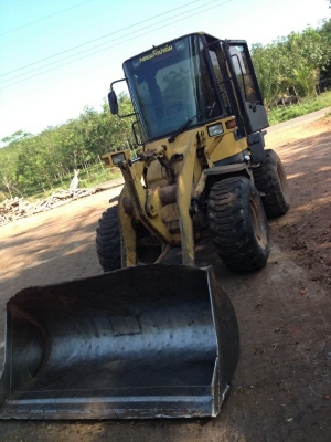 รถตักล้อยางKOMATSU WA80-3เอวอ่อนมีเก๋งแอร์เย็นต่อแขนแล้ว
