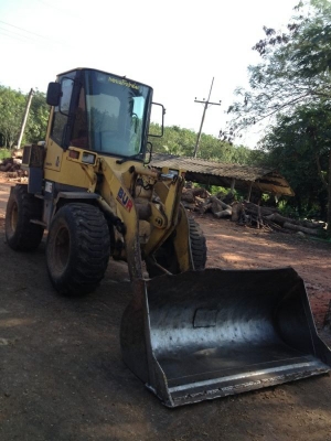รถตักล้อยางKOMATSU WA80-3เอวอ่อนมีเก๋งแอร์เย็นต่อแขนแล้ว รถตักล้อยางKOMATSU WA80-3เอวอ่อนมีเก๋งแอร์เย็นต่อแขนแล้ว