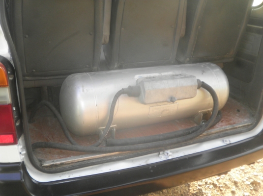 ขายด่วนรถตู้โตโยต้า รถเครื่อง 1j LPG  เกียร์ออโต้