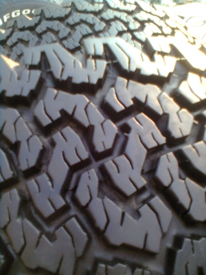 ขายยางพร้อมแม็ก BF ขนาด 32*11.50R15  ยางปี 5010  สภาพยาง 90\%  สวยๆ 1 ชุด