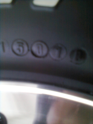 ขายยางพร้อมแม็ก BF ขนาด 32*11.50R15  ยางปี 5010  สภาพยาง 90\%  สวยๆ 1 ชุด