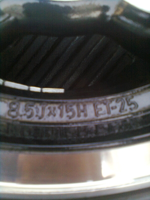 ขายยางพร้อมแม็ก BF ขนาด 32*11.50R15  ยางปี 5010  สภาพยาง 90\%  สวยๆ 1 ชุด