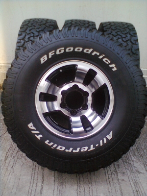 ขายยางพร้อมแม็ก BF ขนาด 32*11.50R15  ยางปี 5010  สภาพยาง 90\%  สวยๆ 1 ชุด