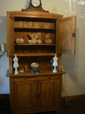 ขายเฟอร์นิเจอร์เก่านำเข้ามาจากฮอลแลนด์หลายรายการ ขายเฟอร์นิเจอร์เก่านำเข้ามาจากฮอลแลนด์หลายรายการ