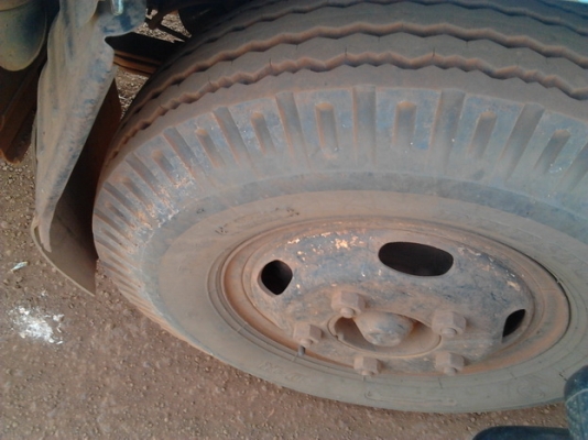 ISUZU NKR 110 HP 4BE1 กระบะคอกไม้ยาว 4.30 เมตร หัวบางเดิมดี เครื่องแห้งแรงดีไม่เยิ้ม ภายในเก๋งไม่มีผุคอนโซลอยู่ครบ ช่วงล่างคัชซีไม่มีดาม ยาง 7.50 ขอบ 16 เอกสารทะเบียนภาษีครบพร้อมโอน ราคาต่อรองได้ครับ