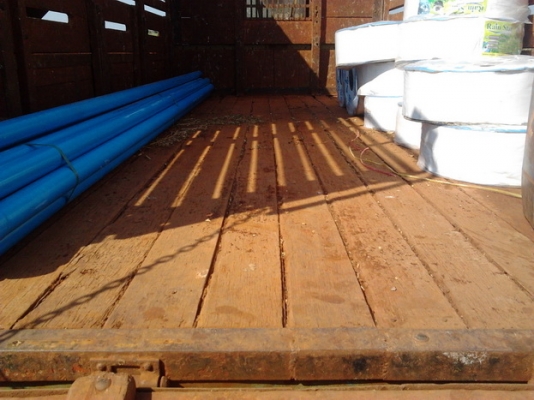 ISUZU NKR 110 HP 4BE1 กระบะคอกไม้ยาว 4.30 เมตร หัวบางเดิมดี เครื่องแห้งแรงดีไม่เยิ้ม ภายในเก๋งไม่มีผุคอนโซลอยู่ครบ ช่วงล่างคัชซีไม่มีดาม ยาง 7.50 ขอบ 16 เอกสารทะเบียนภาษีครบพร้อมโอน ราคาต่อรองได้ครับ