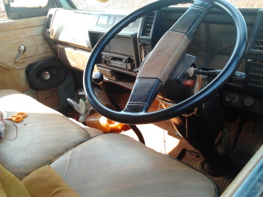 ISUZU NKR 110 HP 4BE1 กระบะคอกไม้ยาว 4.30 เมตร หัวบางเดิมดี เครื่องแห้งแรงดีไม่เยิ้ม ภายในเก๋งไม่มีผุคอนโซลอยู่ครบ ช่วงล่างคัชซีไม่มีดาม ยาง 7.50 ขอบ 16 เอกสารทะเบียนภาษีครบพร้อมโอน ราคาต่อรองได้ครับ