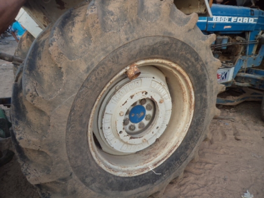 ขายรถไถฟอร์ด6600T5 สภาพสวยพร้อมใช้งานคับเอกสารใบอินวออย์