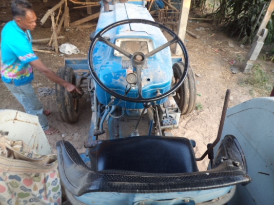 ขายรถไถฟอร์ด6600T5 สภาพสวยพร้อมใช้งานคับเอกสารใบอินวออย์