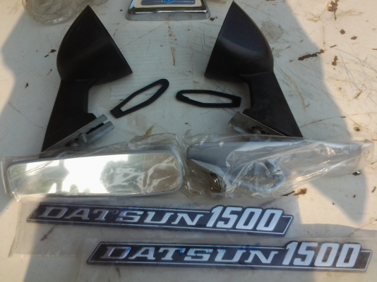 JOECLASSICขายกระจกติดแก้มของเดิมติดรฤดัสสันช้างเหยียบงานเก่าเก็บ....คู่ละ950..กระจกมองหลังอันละ..350.งานเก่าเก็บ..โลโก้ติดข้างแก้มดัสสันช้างเหยียบ..คู่ละ..600งานเก่าเก็บสนใจโทรสอบฤามได้เลย