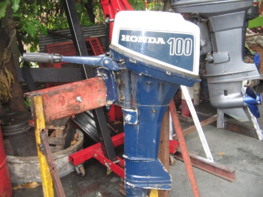 ขายเครื่องเรือ Honda 4 จังหวะ สภาพดีครื่องดีมาก นำเข้าญี่ปุ่น ราคา 18,500